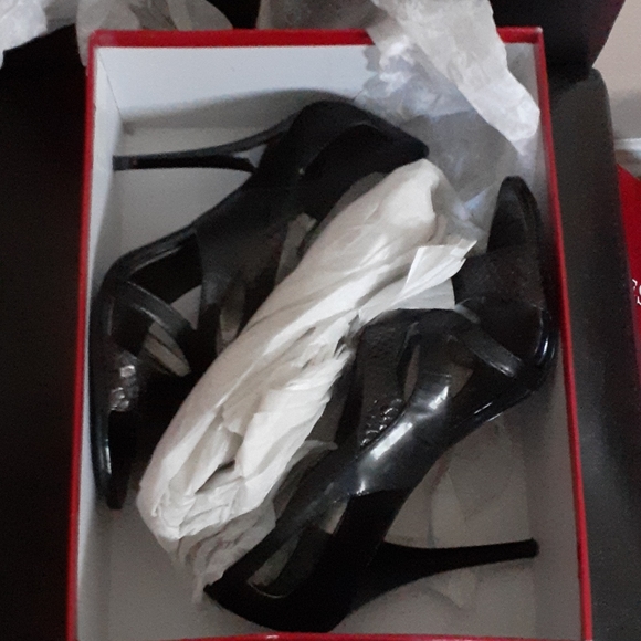 Shoes - Picture 6 of 7